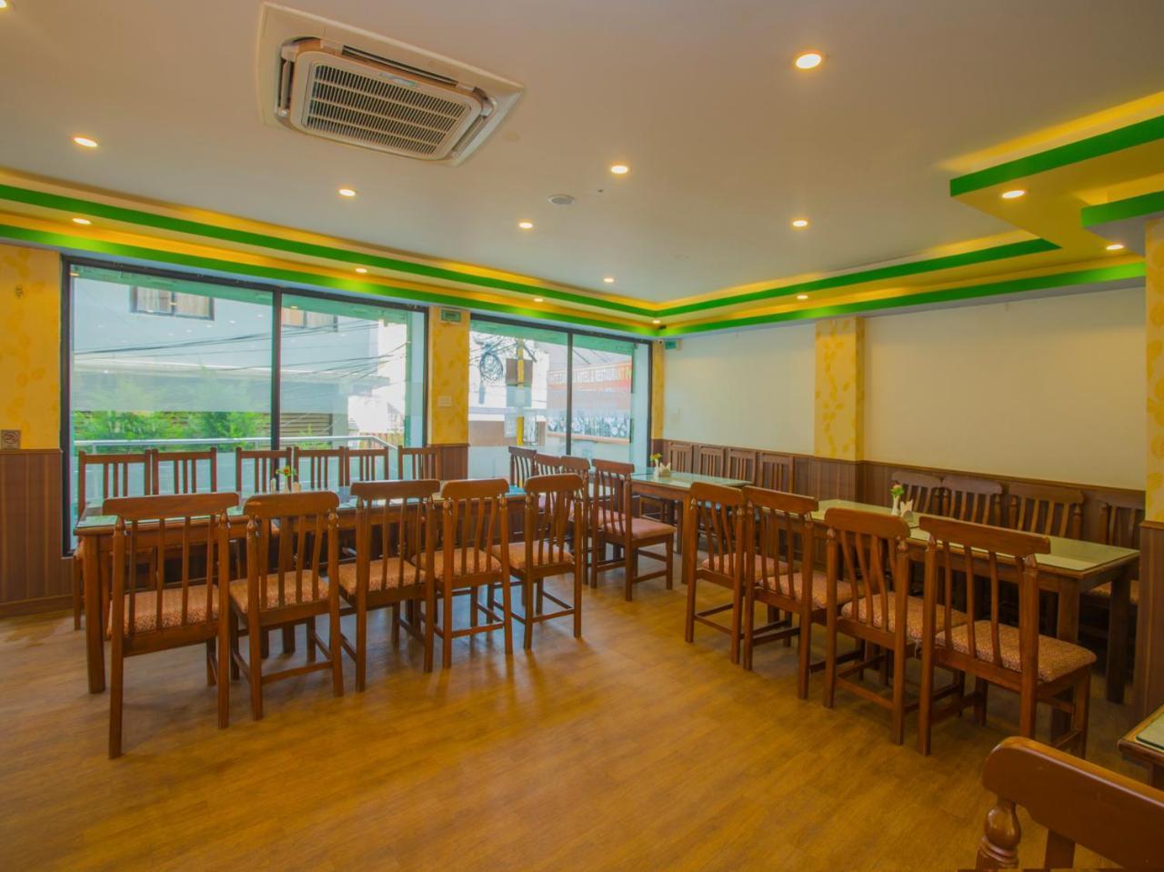Oyo 255 White Zambala Hotel Kathmandu Exterior foto