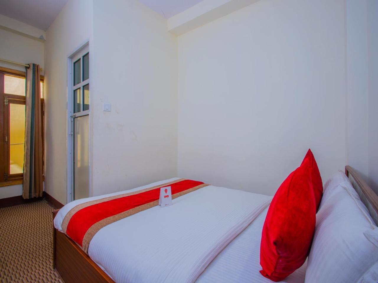 Oyo 255 White Zambala Hotel Kathmandu Exterior foto
